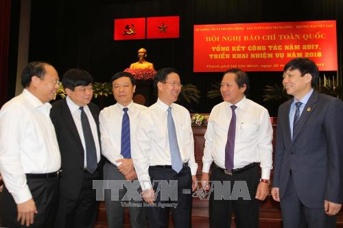 Báo chí trước sự bùng nổ của mạng xã hội - Bài 2: Xây dựng nền báo chí vững mạnh, trong sáng ảnh 1